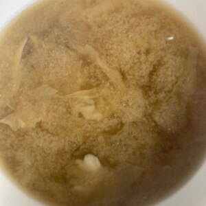 キャベツ玉ねぎ水菜マイタケの味噌汁